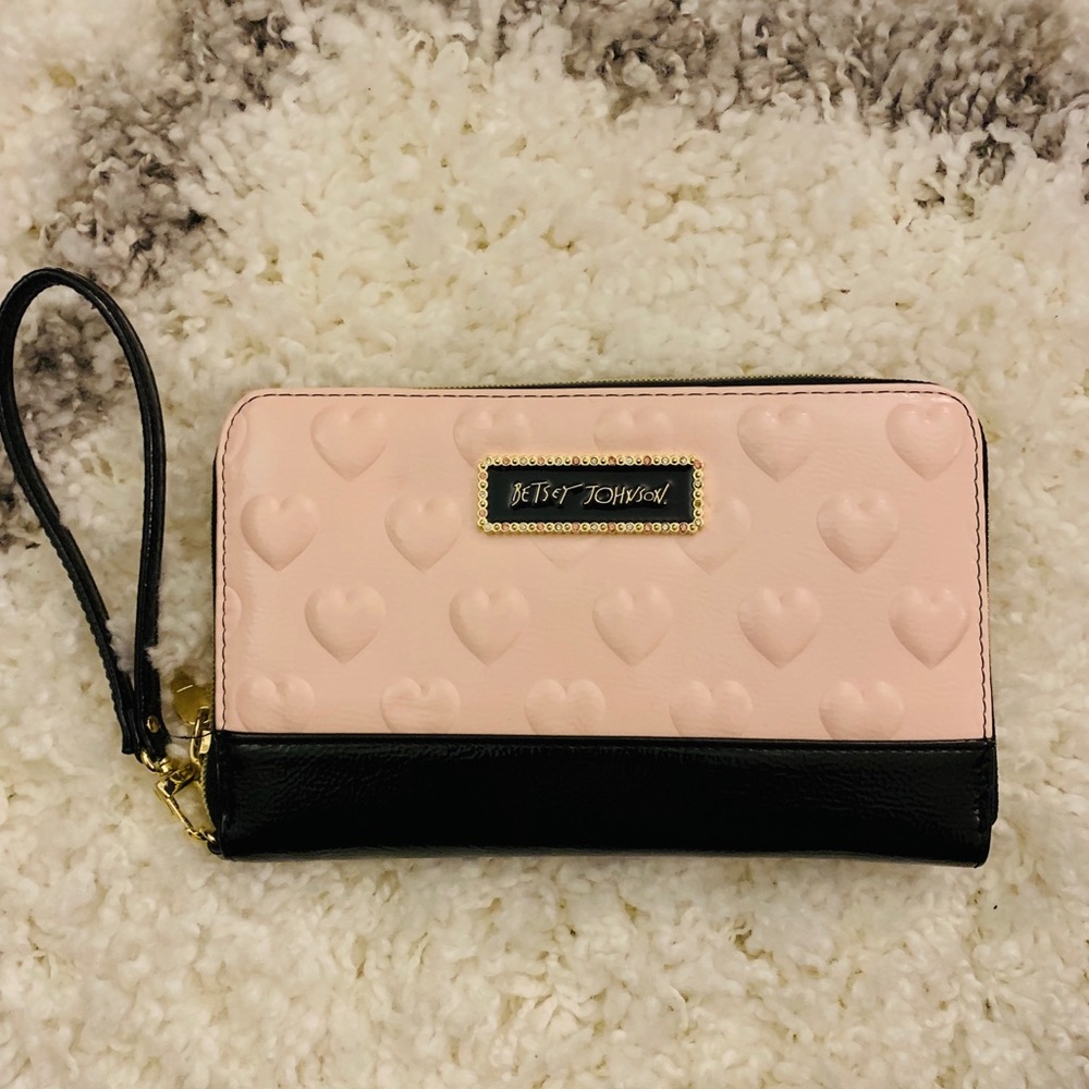 NEVER USED LARGE BETSY JOHNSON WRISTLET